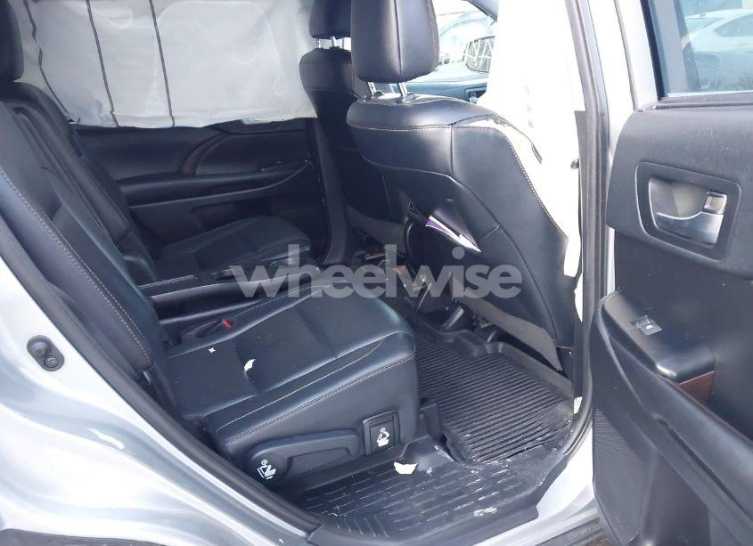 Photo 8 of 2019 Toyota Highlander LIMITED PLATINUM (VIN 5TDDZRFH0KS999390)