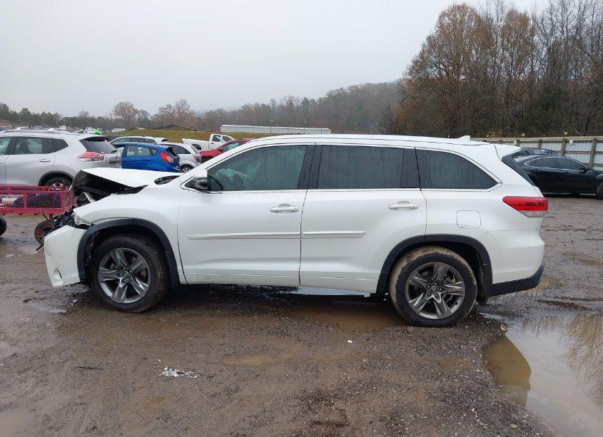 Photo 13 of 2018 Toyota Highlander LIMITED PLATINUM (VIN 5TDDZRFH1JS489709)