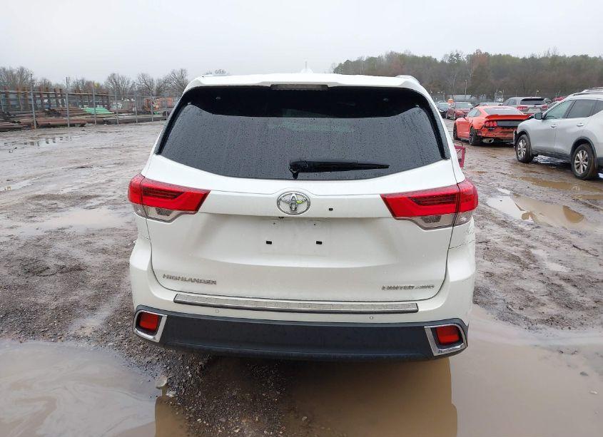 Photo 15 of 2018 Toyota Highlander LIMITED PLATINUM (VIN 5TDDZRFH1JS489709)