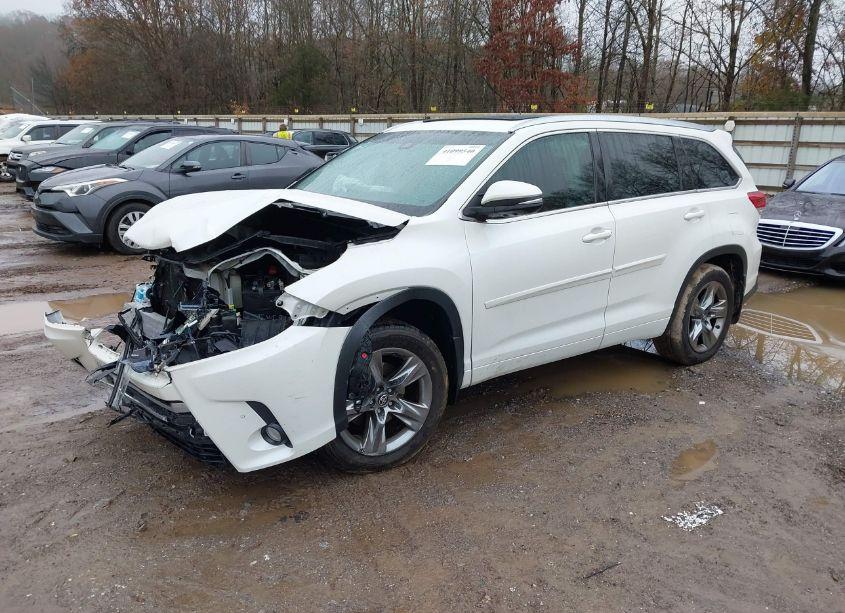 Photo 2 of 2018 Toyota Highlander LIMITED PLATINUM (VIN 5TDDZRFH1JS489709)