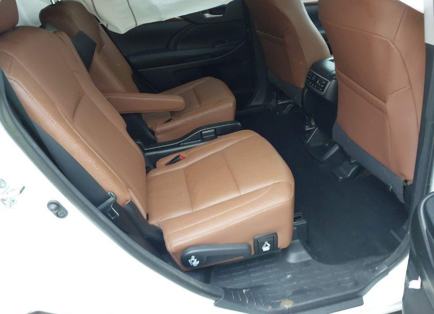 Photo 8 of 2018 Toyota Highlander LIMITED PLATINUM (VIN 5TDDZRFH1JS489709)