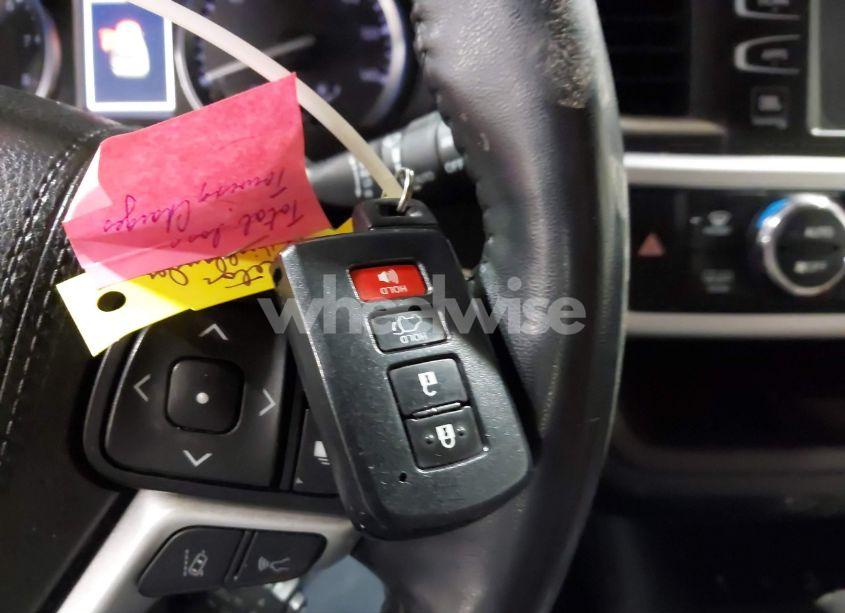 Photo 11 of 2018 Toyota Highlander LIMITED PLATINUM (VIN 5TDDZRFH1JS490097)