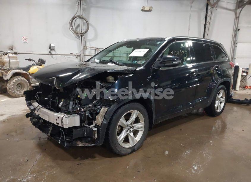 Photo 2 of 2018 Toyota Highlander LIMITED PLATINUM (VIN 5TDDZRFH1JS490097)