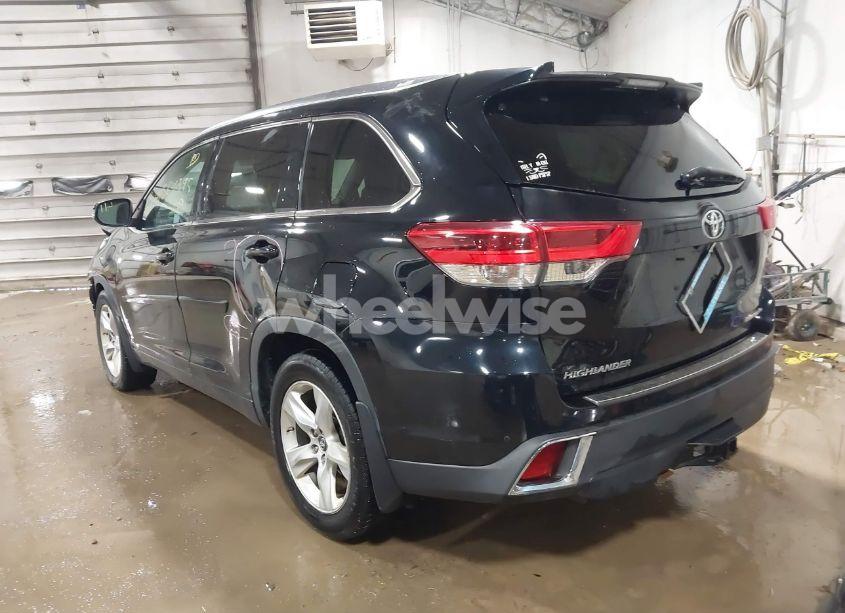 Photo 3 of 2018 Toyota Highlander LIMITED PLATINUM (VIN 5TDDZRFH1JS490097)