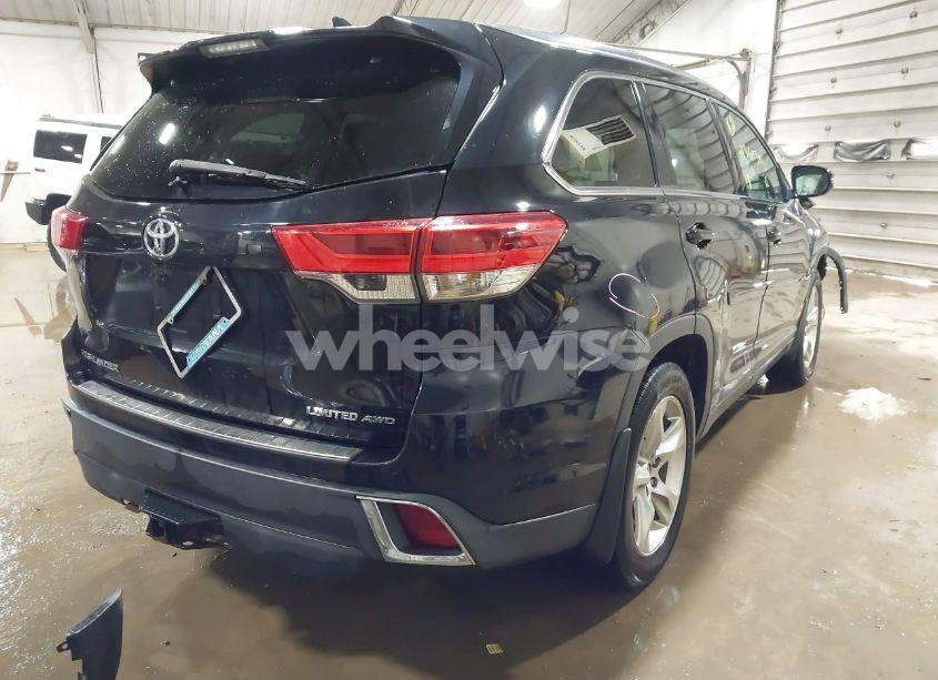 Photo 4 of 2018 Toyota Highlander LIMITED PLATINUM (VIN 5TDDZRFH1JS490097)