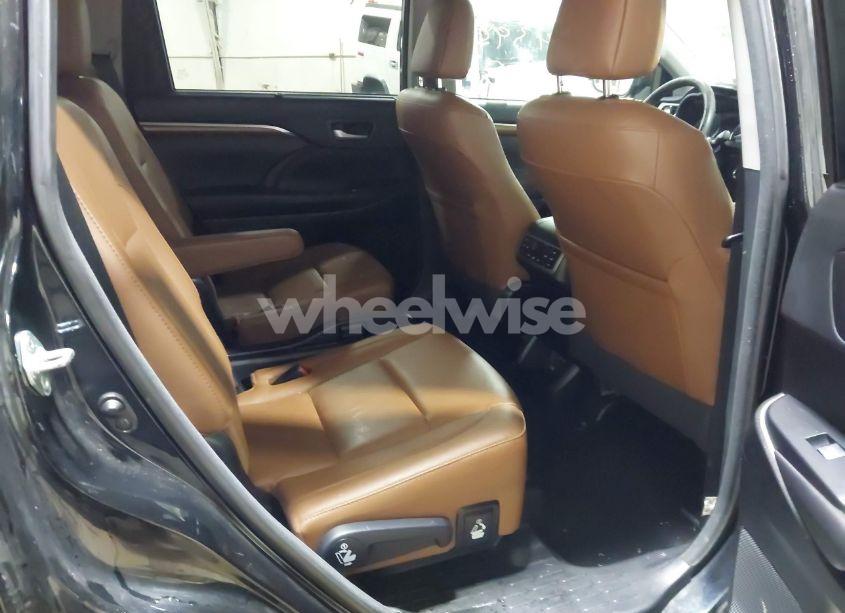 Photo 8 of 2018 Toyota Highlander LIMITED PLATINUM (VIN 5TDDZRFH1JS490097)