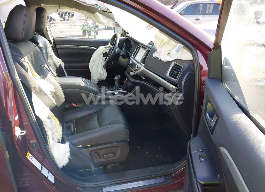 Photo 5 of 2019 Toyota Highlander LIMITED PLATINUM (VIN 5TDDZRFH1KS732243)