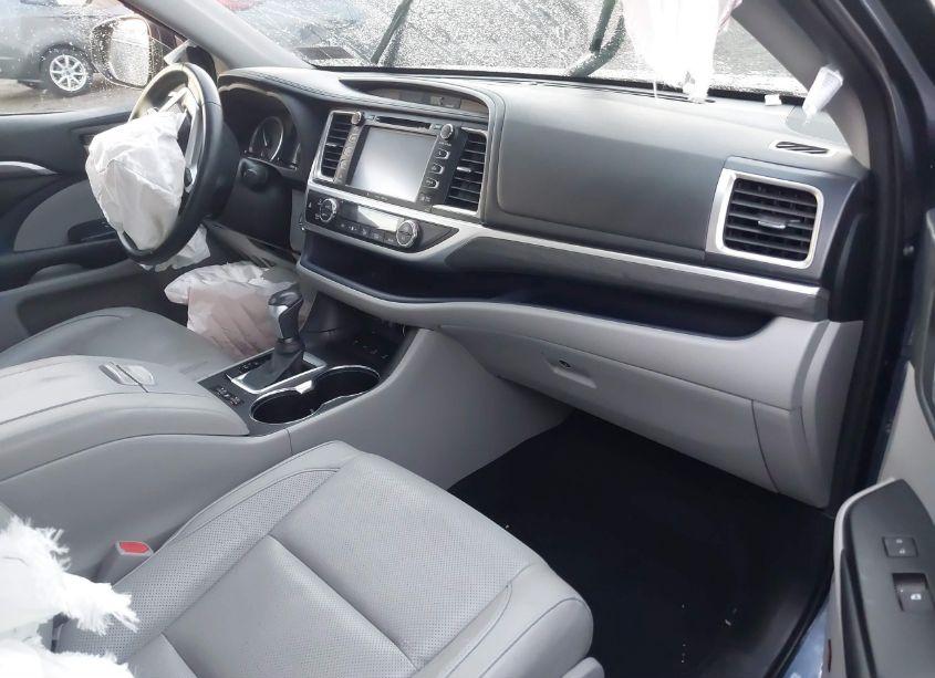 Photo 5 of 2019 Toyota Highlander LIMITED (VIN 5TDDZRFH1KS931437)