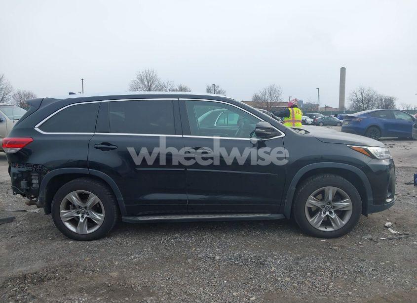 Photo 12 of 2017 Toyota Highlander LIMITED (VIN 5TDDZRFH2HS376104)