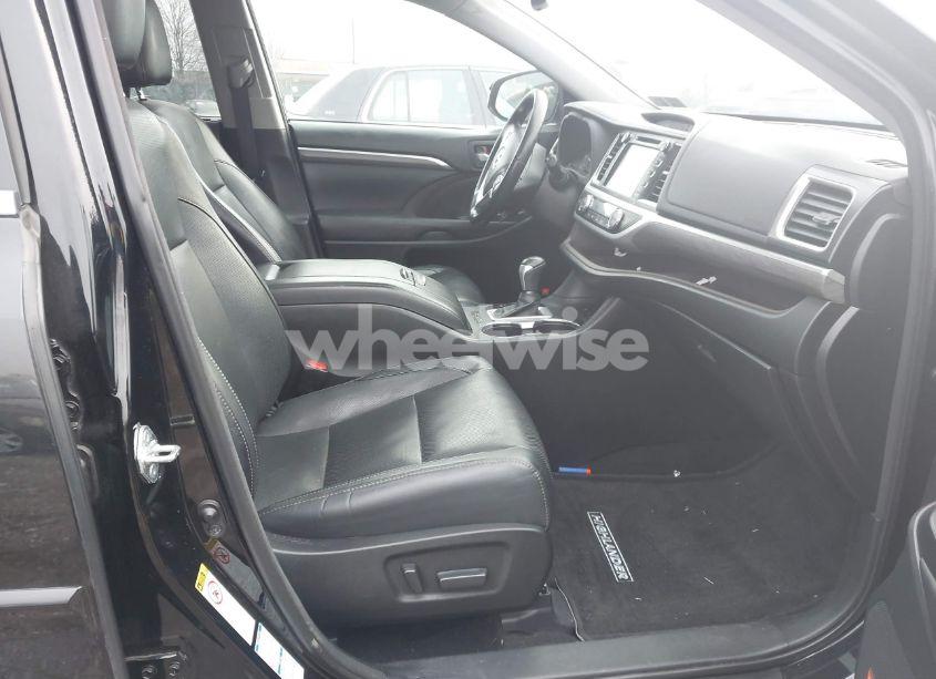 Photo 5 of 2017 Toyota Highlander LIMITED (VIN 5TDDZRFH2HS376104)