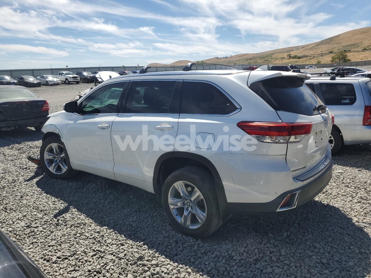 Photo 2 of 2017 TOYOTA HIGHLANDER LIMITED (VIN 5TDDZRFH2HS425169)