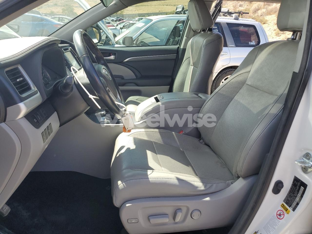 Photo 7 of 2017 TOYOTA HIGHLANDER LIMITED (VIN 5TDDZRFH2HS425169)