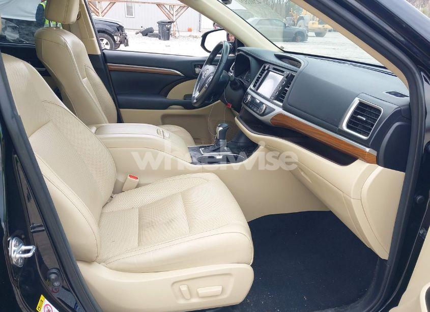 Photo 5 of 2018 Toyota Highlander LIMITED (VIN 5TDDZRFH2JS499911)