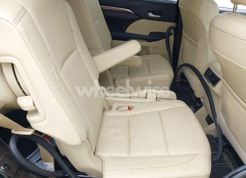 Photo 8 of 2018 Toyota Highlander LIMITED (VIN 5TDDZRFH2JS499911)