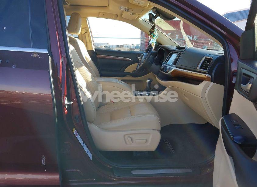 Photo 5 of 2018 Toyota Highlander LIMITED (VIN 5TDDZRFH2JS810513)