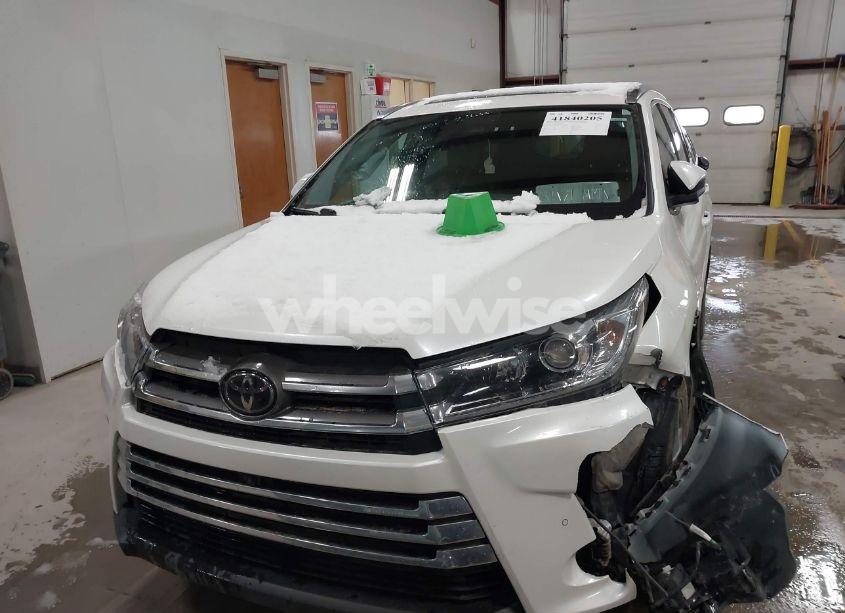 Photo 12 of 2018 Toyota Highlander LIMITED PLATINUM (VIN 5TDDZRFH2JS874888)