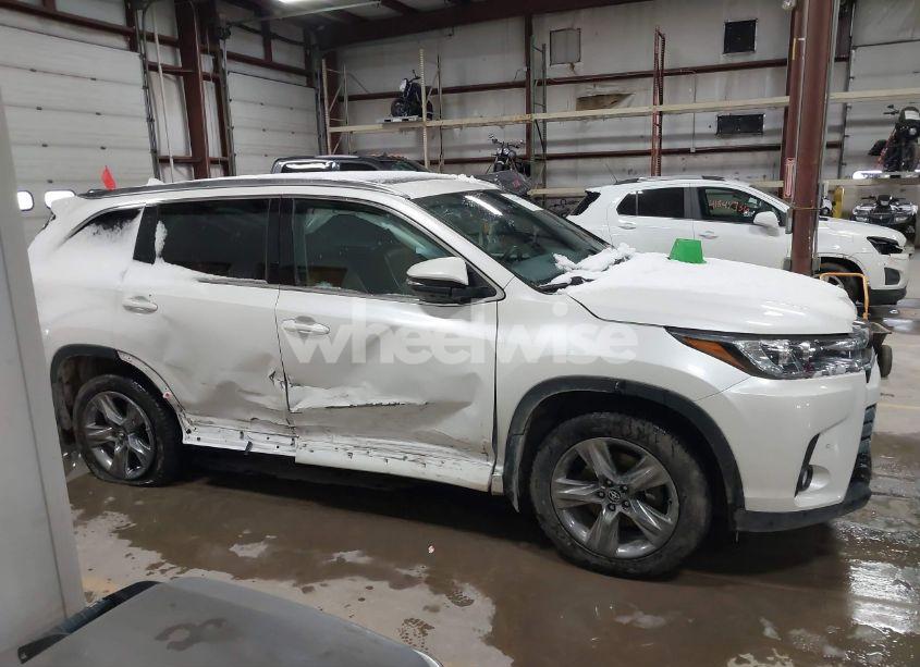 Photo 13 of 2018 Toyota Highlander LIMITED PLATINUM (VIN 5TDDZRFH2JS874888)