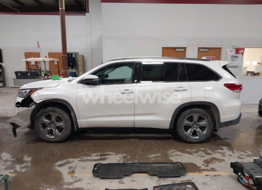 Photo 14 of 2018 Toyota Highlander LIMITED PLATINUM (VIN 5TDDZRFH2JS874888)