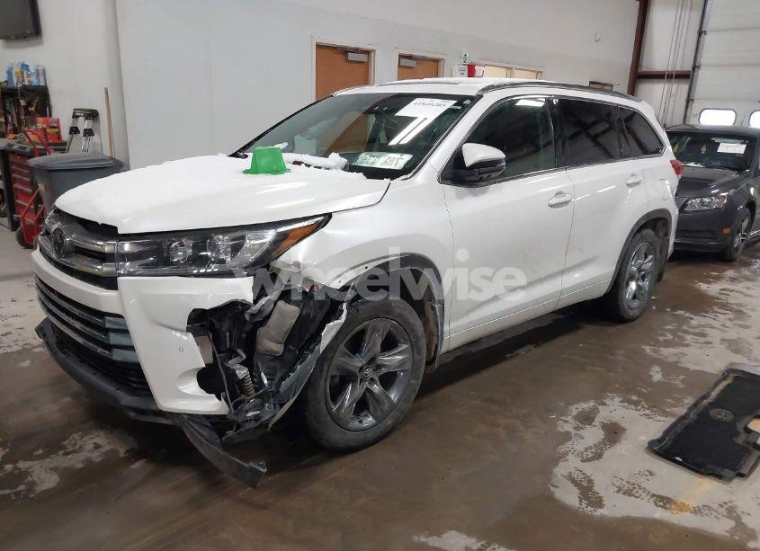 Photo 2 of 2018 Toyota Highlander LIMITED PLATINUM (VIN 5TDDZRFH2JS874888)