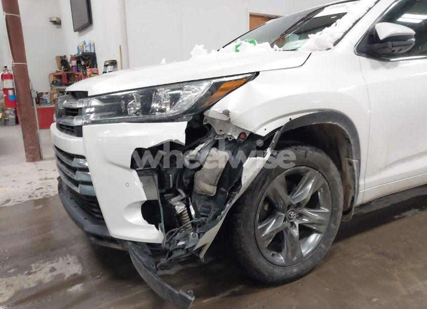 Photo 6 of 2018 Toyota Highlander LIMITED PLATINUM (VIN 5TDDZRFH2JS874888)