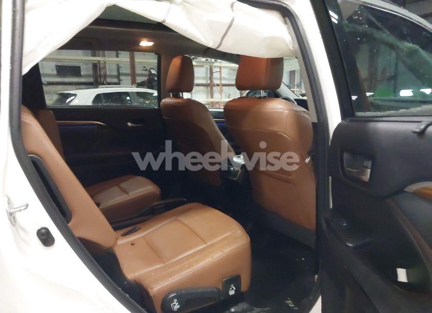 Photo 8 of 2018 Toyota Highlander LIMITED PLATINUM (VIN 5TDDZRFH2JS874888)