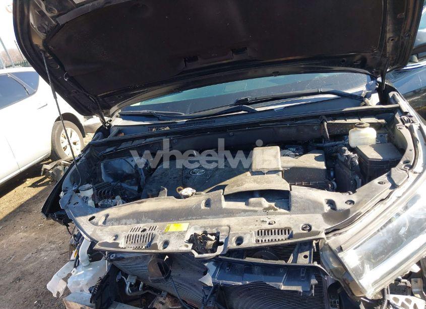 Photo 10 of 2019 Toyota Highlander LIMITED PLATINUM (VIN 5TDDZRFH2KS952944)