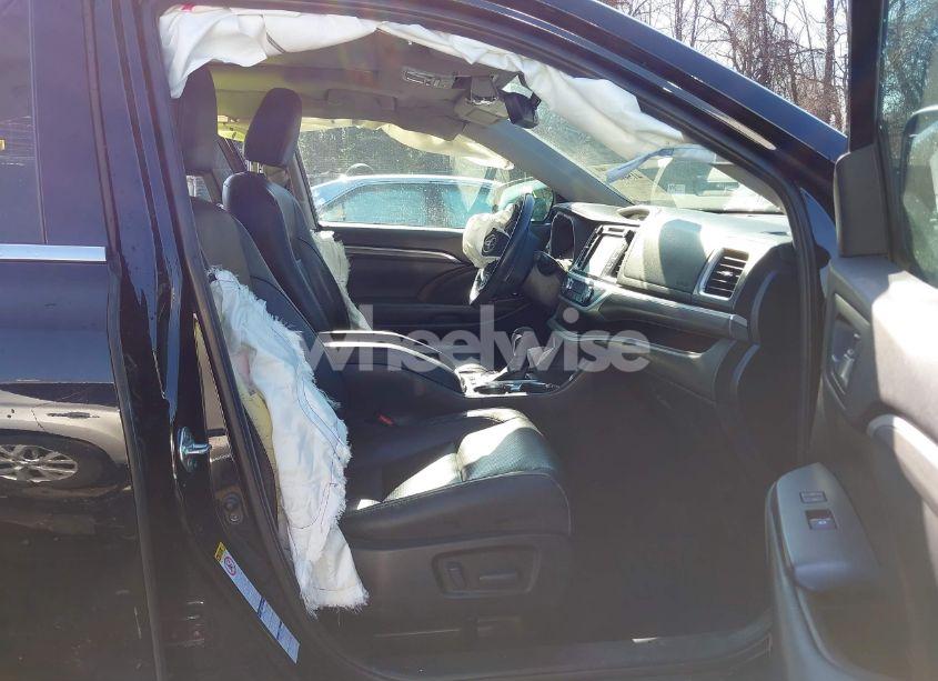 Photo 5 of 2019 Toyota Highlander LIMITED PLATINUM (VIN 5TDDZRFH2KS952944)