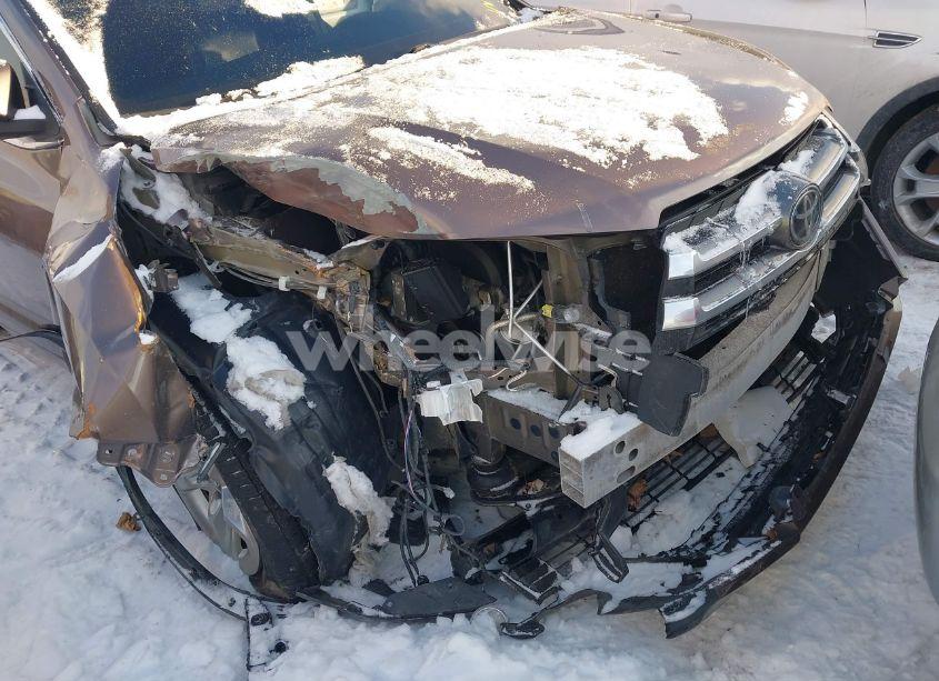 Photo 6 of 2017 Toyota Highlander LIMITED (VIN 5TDDZRFH3HS395812)