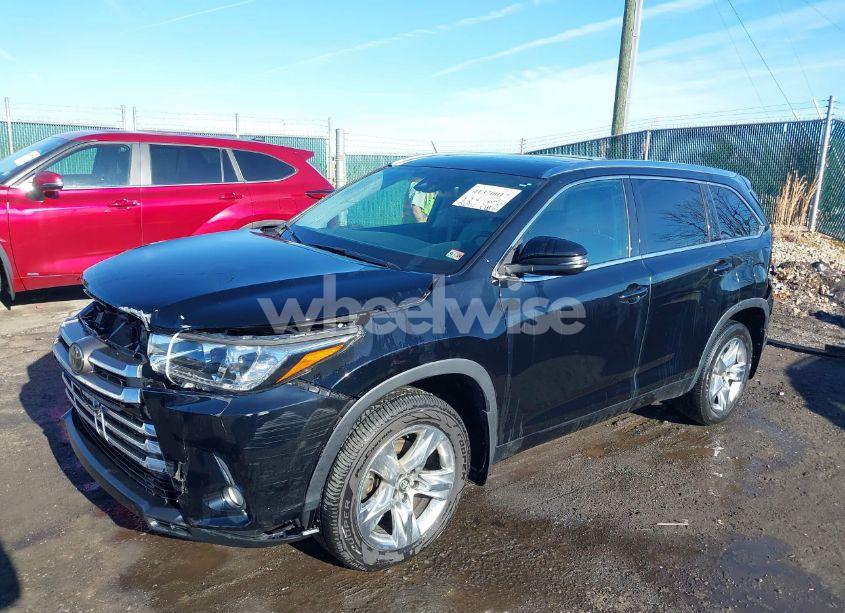 Photo 2 of 2018 Toyota Highlander LIMITED (VIN 5TDDZRFH3JS869473)