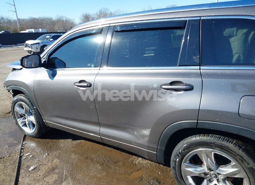 Photo 14 of 2018 Toyota Highlander LIMITED (VIN 5TDDZRFH3JS874463)