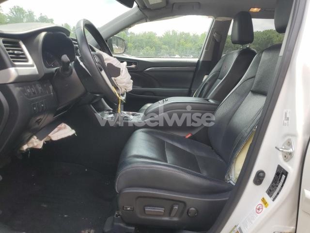 Photo 8 of 2019 TOYOTA HIGHLANDER LIMITED (VIN 5TDDZRFH3KS743258)