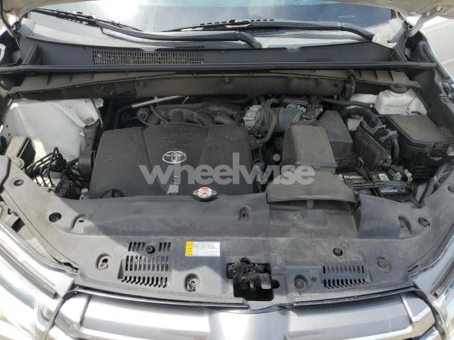 Photo 9 of 2019 TOYOTA HIGHLANDER LIMITED (VIN 5TDDZRFH3KS743258)