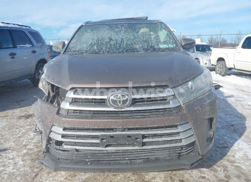 Photo 13 of 2017 Toyota Highlander LIMITED PLATINUM (VIN 5TDDZRFH4HS381370)