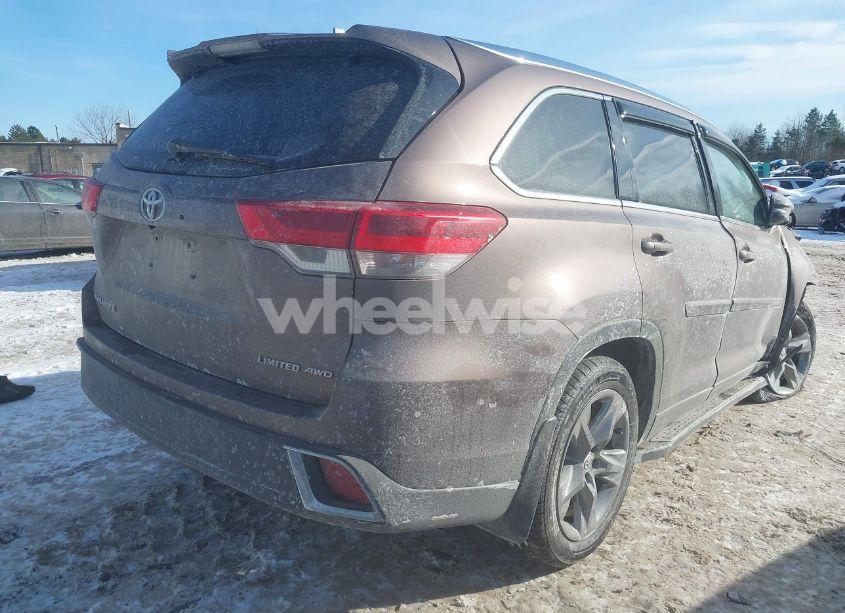 Photo 4 of 2017 Toyota Highlander LIMITED PLATINUM (VIN 5TDDZRFH4HS381370)