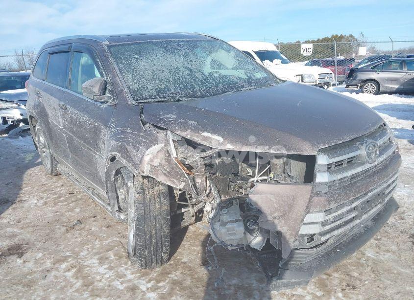 Photo 6 of 2017 Toyota Highlander LIMITED PLATINUM (VIN 5TDDZRFH4HS381370)