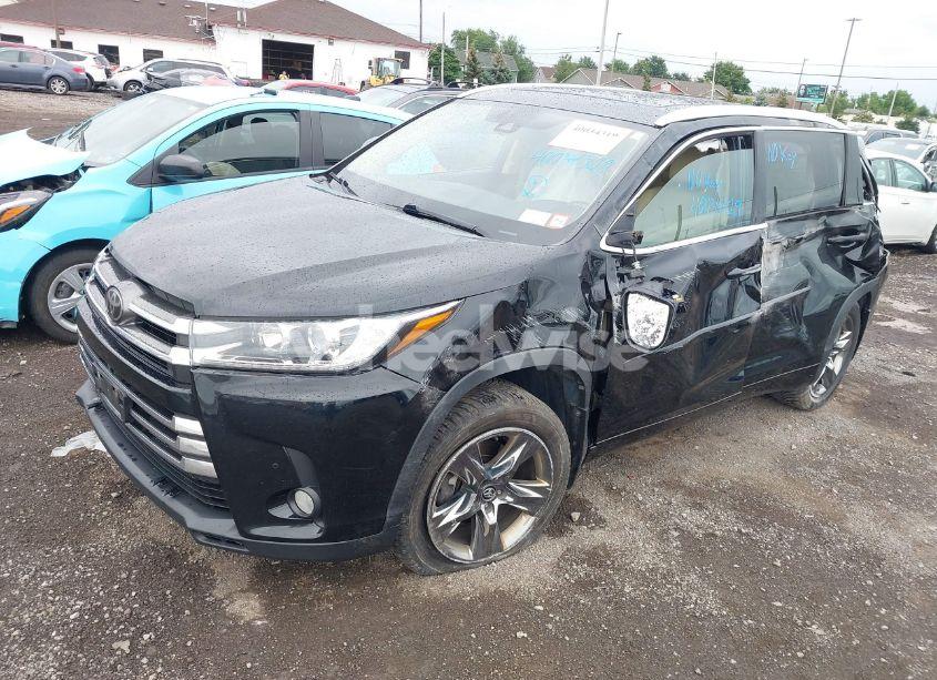 Photo 2 of 2017 Toyota Highlander LIMITED PLATINUM (VIN 5TDDZRFH4HS389971)