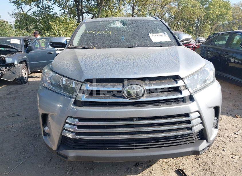 Photo 12 of 2017 Toyota Highlander LIMITED PLATINUM (VIN 5TDDZRFH4HS405165)