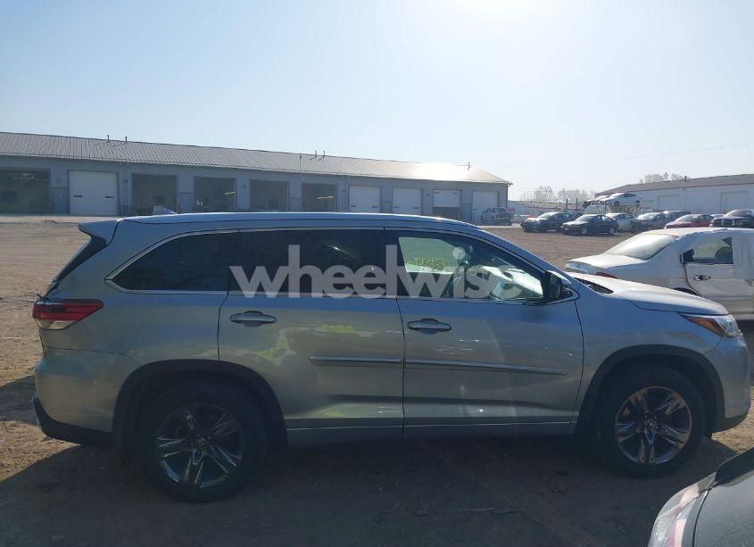 Photo 13 of 2017 Toyota Highlander LIMITED PLATINUM (VIN 5TDDZRFH4HS405165)