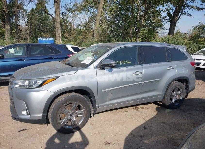 Photo 14 of 2017 Toyota Highlander LIMITED PLATINUM (VIN 5TDDZRFH4HS405165)