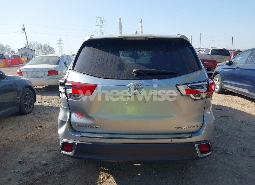 Photo 16 of 2017 Toyota Highlander LIMITED PLATINUM (VIN 5TDDZRFH4HS405165)