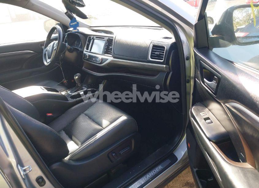 Photo 5 of 2017 Toyota Highlander LIMITED PLATINUM (VIN 5TDDZRFH4HS405165)