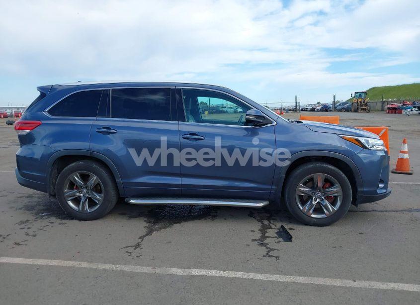 Photo 13 of 2017 Toyota Highlander LIMITED PLATINUM (VIN 5TDDZRFH4HS405960)