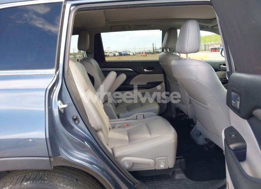 Photo 8 of 2017 Toyota Highlander LIMITED PLATINUM (VIN 5TDDZRFH4HS405960)