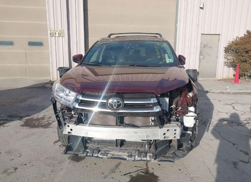 Photo 12 of 2019 Toyota Highlander LIMITED PLATINUM (VIN 5TDDZRFH4KS729076)