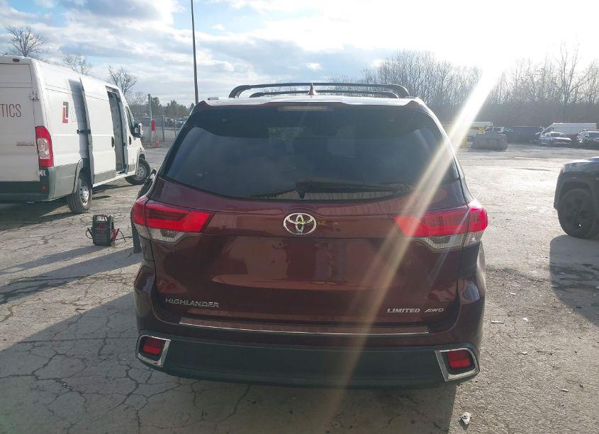 Photo 16 of 2019 Toyota Highlander LIMITED PLATINUM (VIN 5TDDZRFH4KS729076)