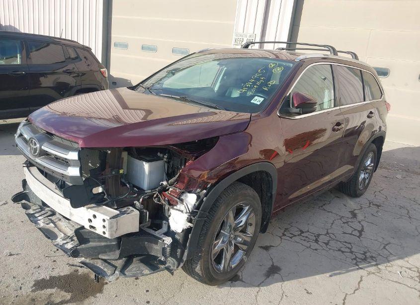 Photo 2 of 2019 Toyota Highlander LIMITED PLATINUM (VIN 5TDDZRFH4KS729076)