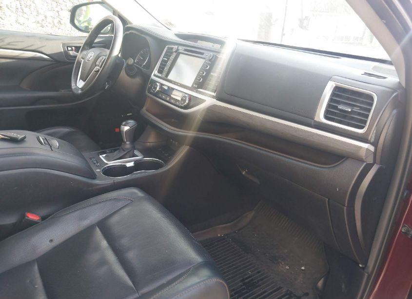 Photo 5 of 2019 Toyota Highlander LIMITED PLATINUM (VIN 5TDDZRFH4KS729076)