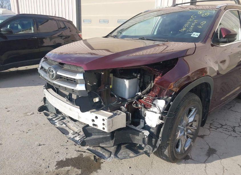 Photo 6 of 2019 Toyota Highlander LIMITED PLATINUM (VIN 5TDDZRFH4KS729076)