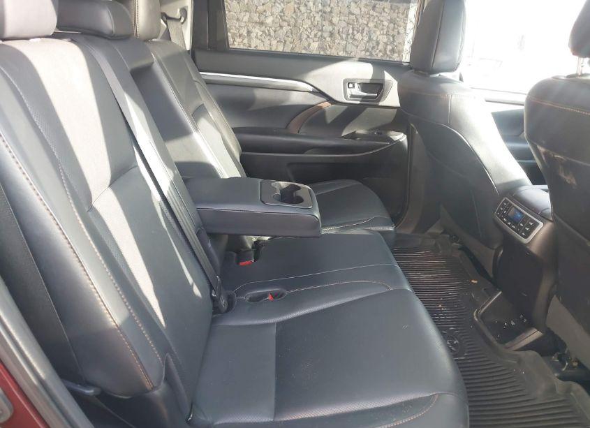 Photo 8 of 2019 Toyota Highlander LIMITED PLATINUM (VIN 5TDDZRFH4KS729076)