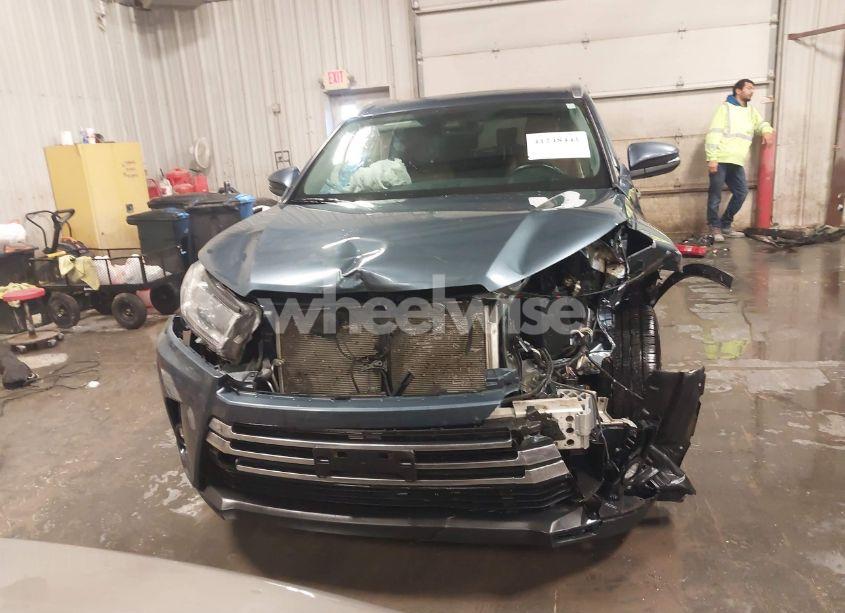 Photo 13 of 2019 Toyota Highlander LIMITED (VIN 5TDDZRFH4KS928984)